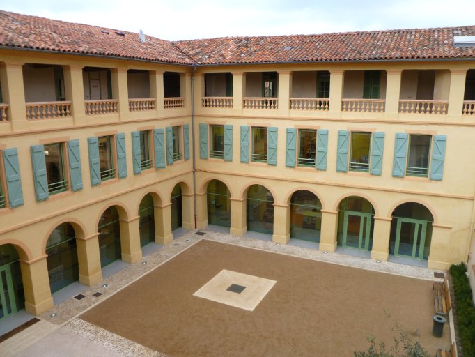 Cour intérieure.
