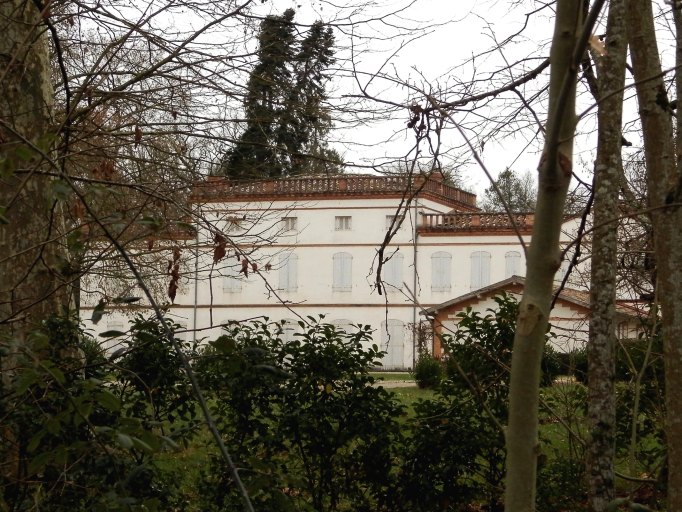 Le château, vu depuis le nord-ouest.