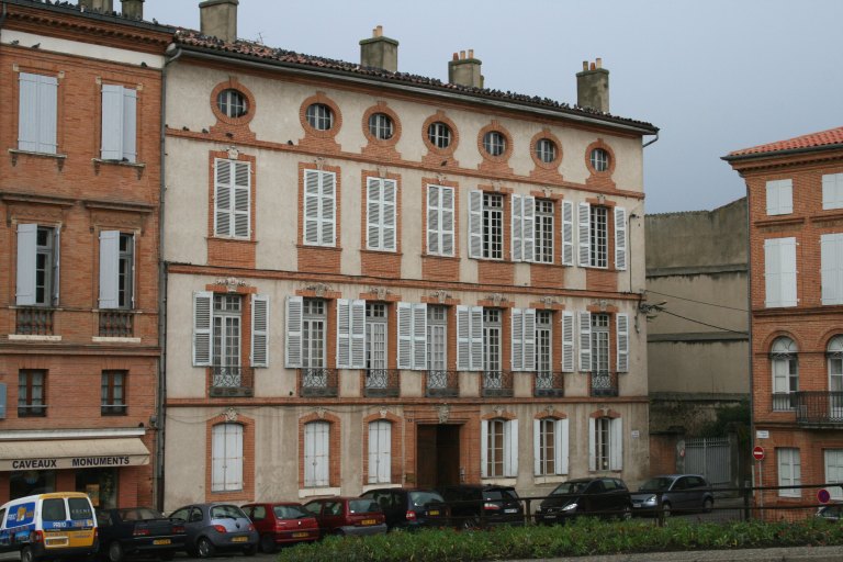 Façade principale de l'hôtel.