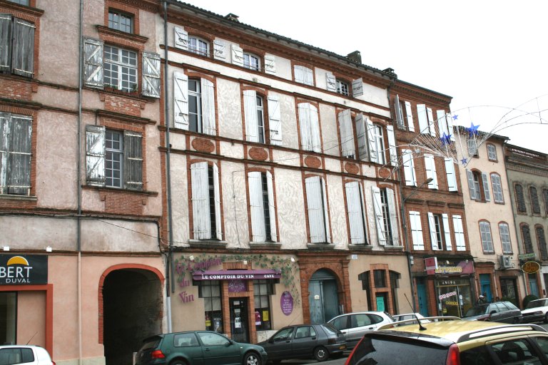 Façade vue de la rue du Général-Sarrail.