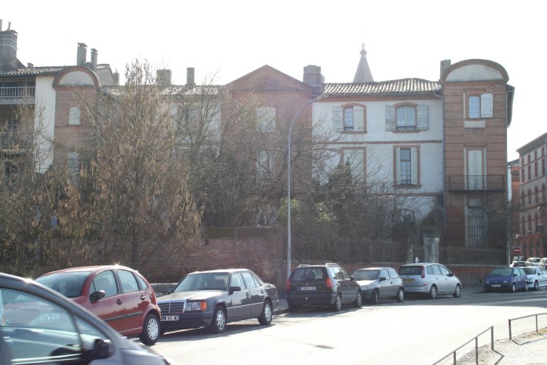 Façade donnant sur la Mandoune et le quai Montmurat.