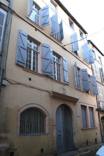 Façade donnant sur la rue Armand-Cambon.