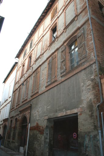 Façade de l'hôtel donnant sur la rue des Soubirous-Bas.