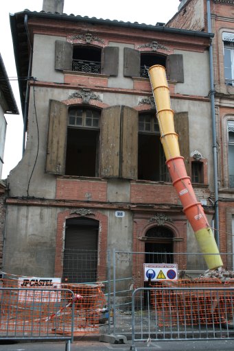 Façade donnant sur le faubourg. Eté 2011 au moment des travaux.