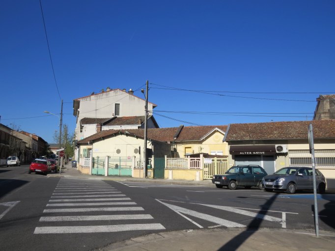 Angle formé par l'avenue de Mayenne et la rue de la Briqueterie.