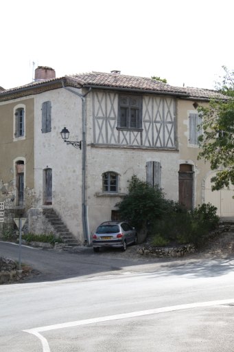 Faubourg, parcelle AH 195, maison à pan-de-bois, vue d'ensemble depuis le nord-est.