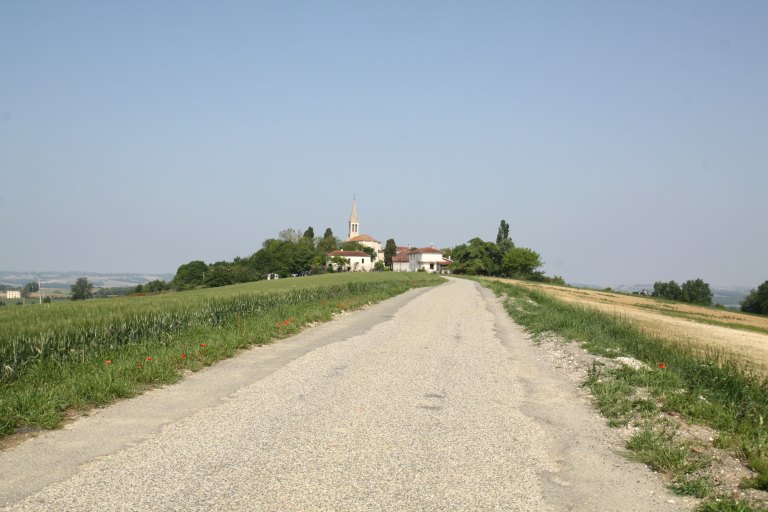Vue générale depuis l'est.