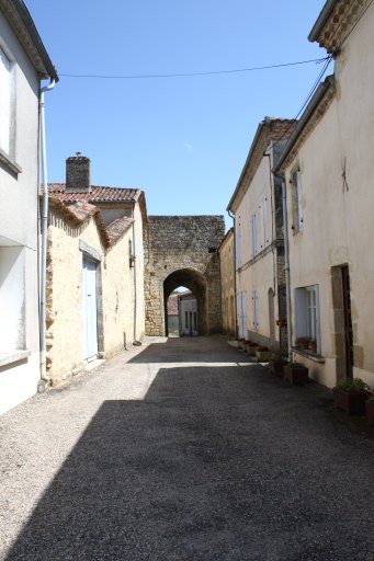 Rue principale, partie orientale, vue d'ensemble depuis l'ouest.