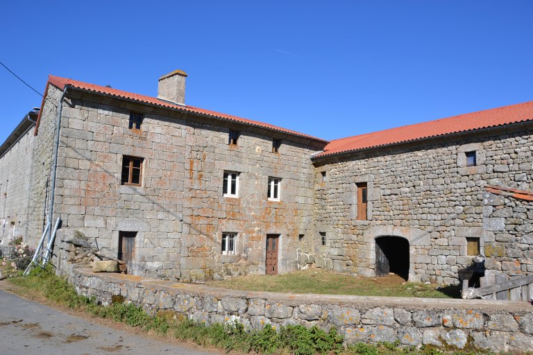 Vue générale de la ferme depuis le sud.