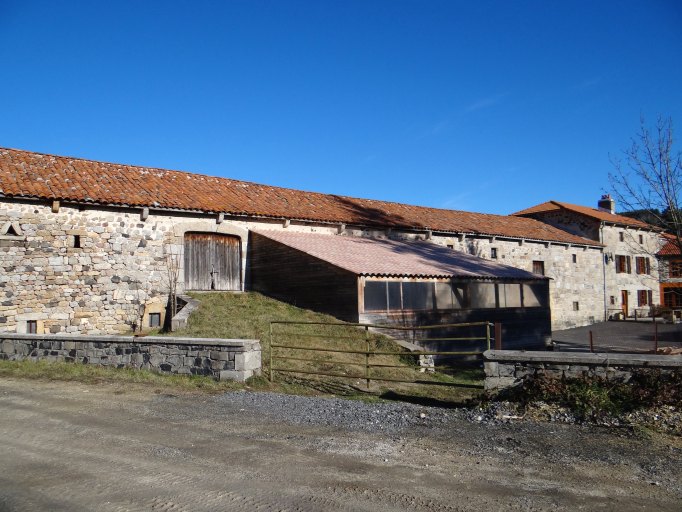 Vue générale de la ferme depuis le sud-ouest.