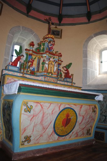 Ensemble de l'autel et du retable.