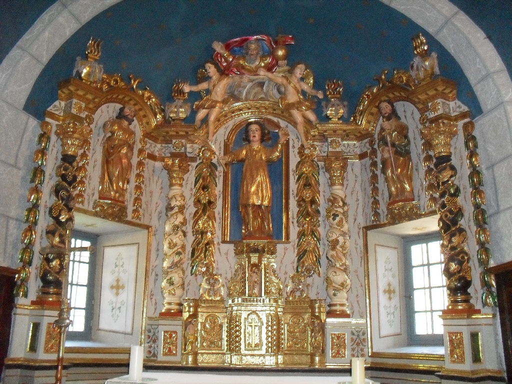 Retable du maître-autel et trois statues : Saint Vincent, Saint Pierre et Saint Paul