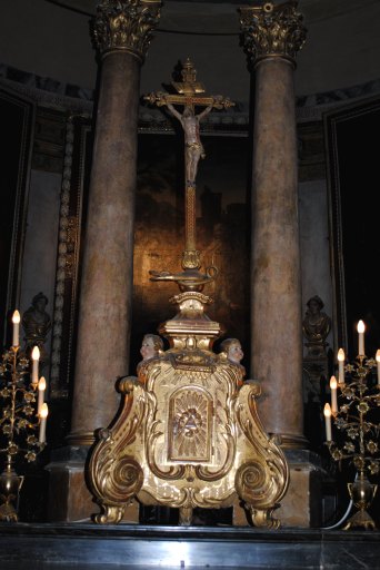 Tabernacle, croix d'autel : Christ en croix