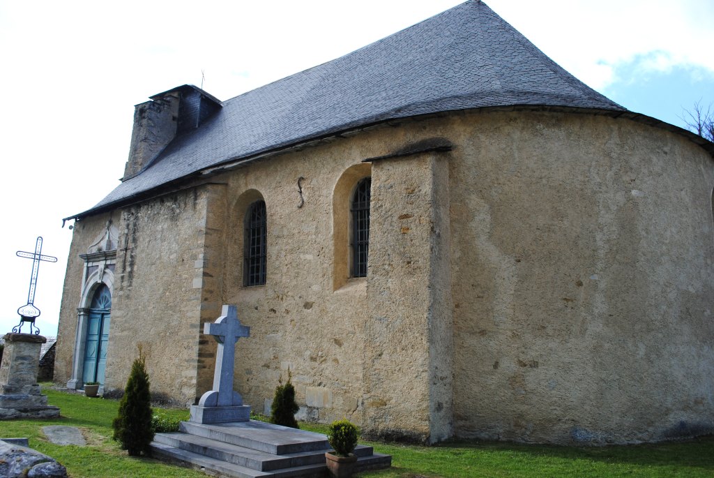 Vue de l'église depuis le sud.