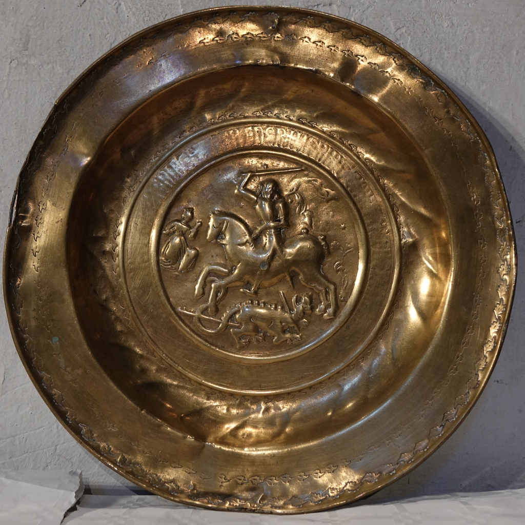 Plateau représentant Saint Georges terrassant le dragon