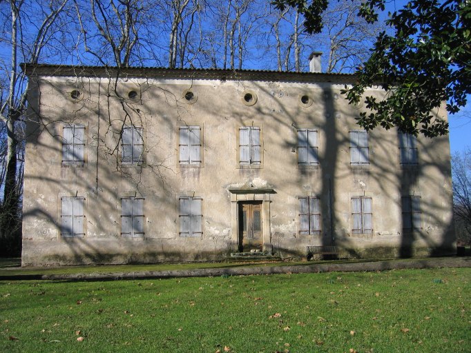 Demeure, vue de la façade principale.
