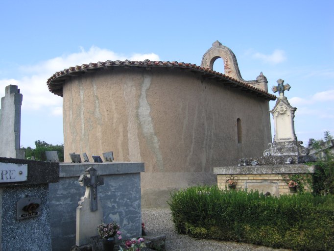 Vue de la chapelle Saint-Eugène dans le cimetière prise depuis le nord-est.