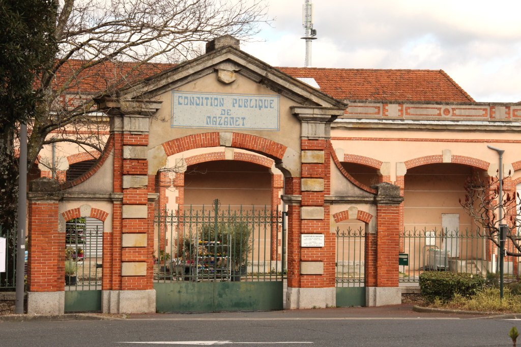 L'entrée du premier bâtiment de la Condition publique.