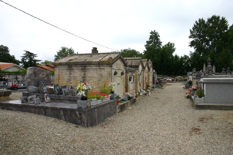 Cimetière. Vue des tombeaux.