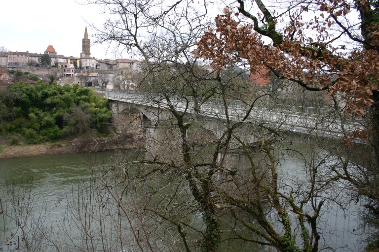 Pont. Vue depuis de trois-quarts.