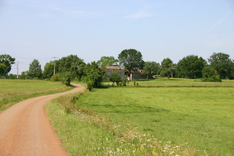 Ferme, vue d'ensemble depuis le nord-est.