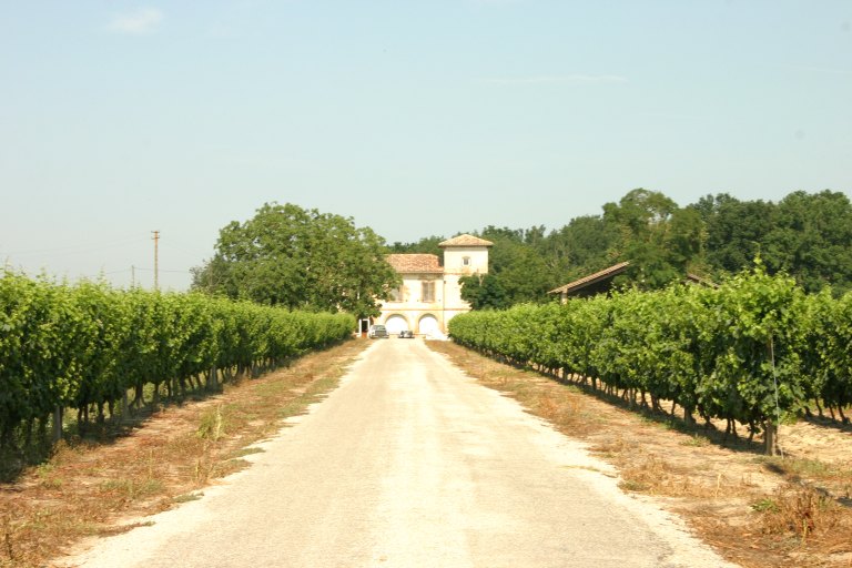 Demeure. Vue d'ensemble.