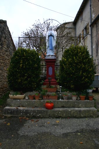 Vue d'ensemble de Notre Dame de Lourdes.
