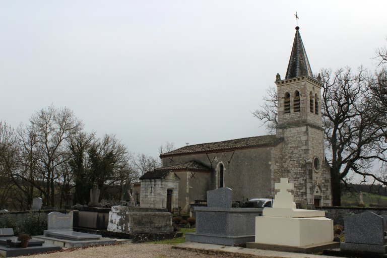 Vue d'ensemble depuis le nord-ouest de l'église paroissiale Saint-Anne de la Boulbène.