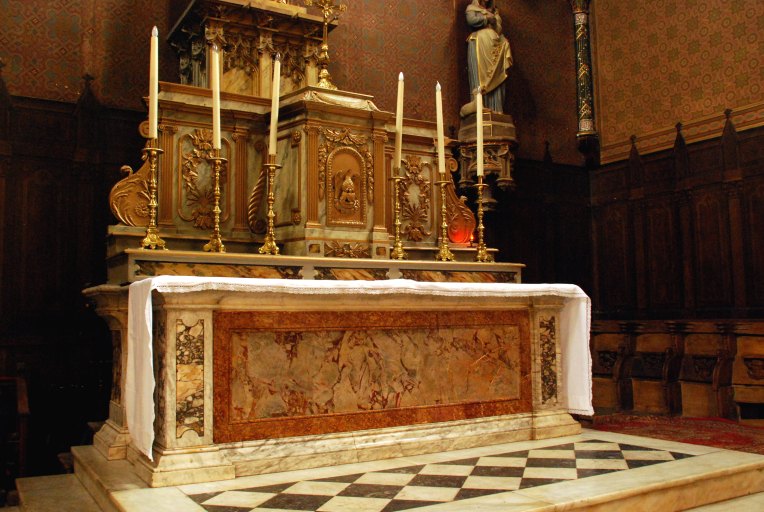 Table d'autel ; tabernacle à ailes