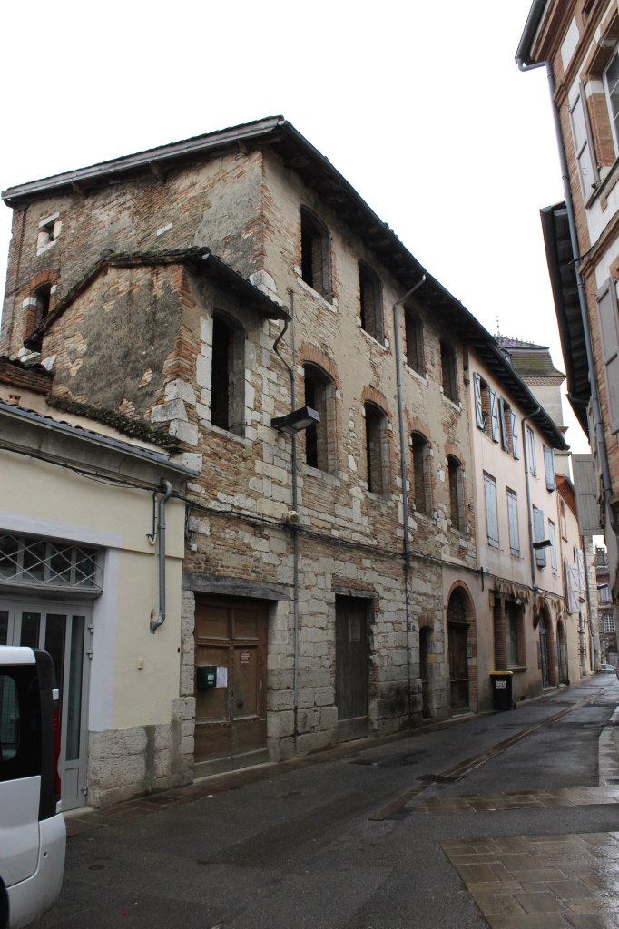 Vue générale de l'élévation sud-ouest depuis la rue de République.