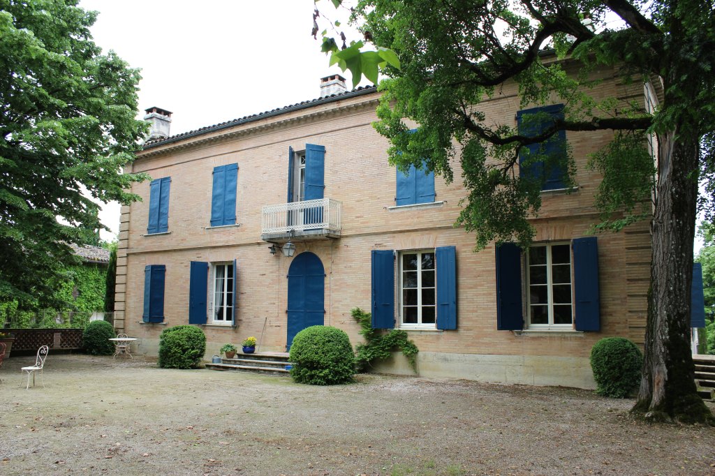 Logis, façade est, vue d'ensemble.