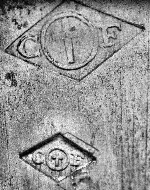 Garantie de Paris, Alphonse Crucifix (C.F.), symbole : une croix dans un cercle