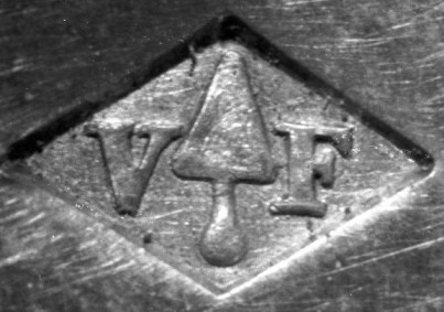Garantie de Paris, Victor Fortier (V.F.), symbole : une pelle à tarte