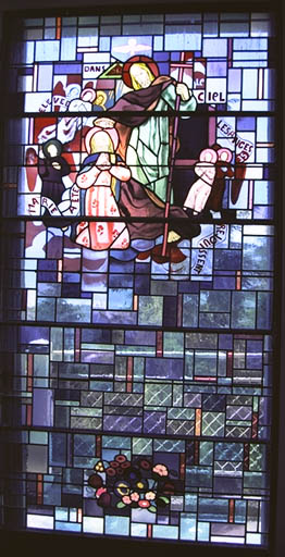 Verrière figurée : Marie a été élevée dans le ciel