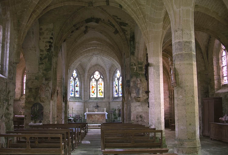 Intérieur de l'église. Vue d'ensemble vers le choeur.