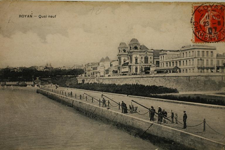 Quai ; front bâti