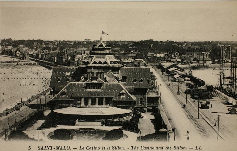 Casino ; plage Le Sillion ; port