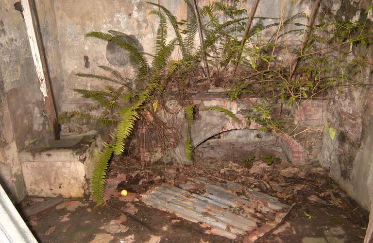 Corps de bâtiment donnant sur la rue du docteur Cabre, Premier étage : cuisine extérieure, potager