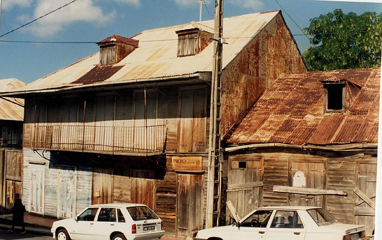 Façade antérieure dans les années 1990