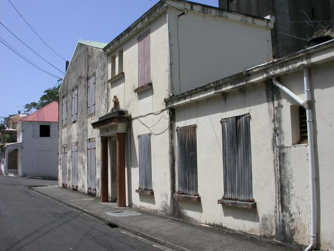 Façade ouvrant sur la rue Dugommier