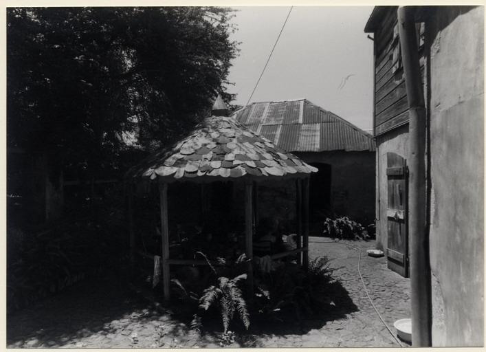 Kiosque avec cuisine à l'arrière-plan