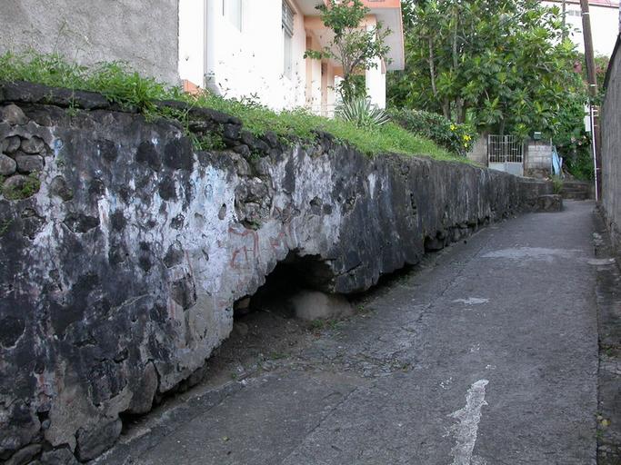 Portion de de l'aqueduc longeant la rue de l'Aqueduc