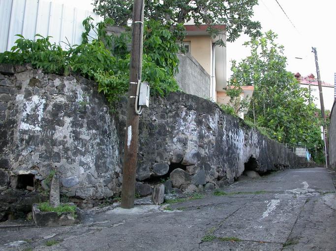 Portion de l'aqueduc longeant la rue de l'Aqueduc