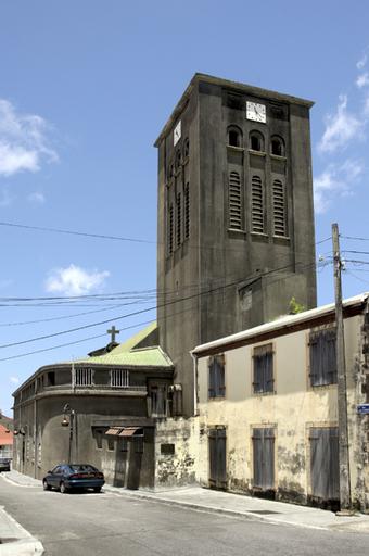 Le clocher et le presbytère