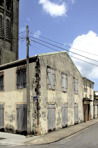 Façade latérale est, ouvrant sur la rue Dugommier