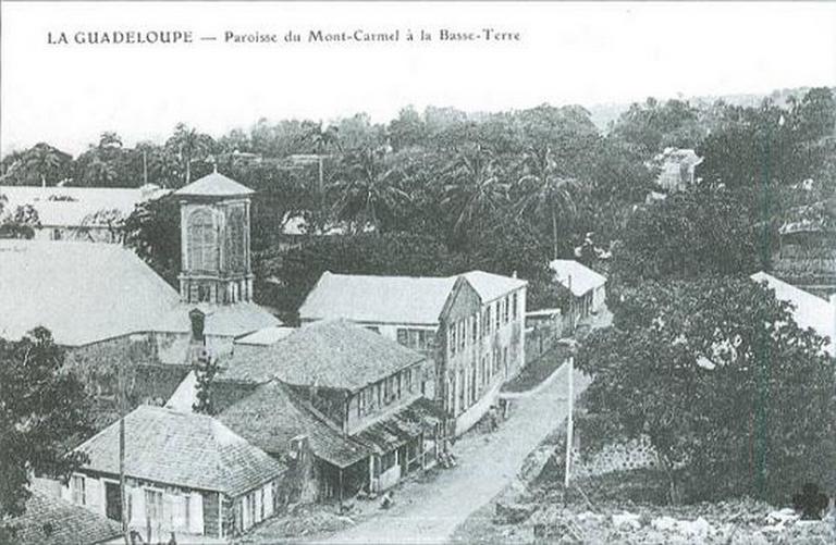 Presbytère de l'église paroissiale Notre-Dame du Mont-Carmel