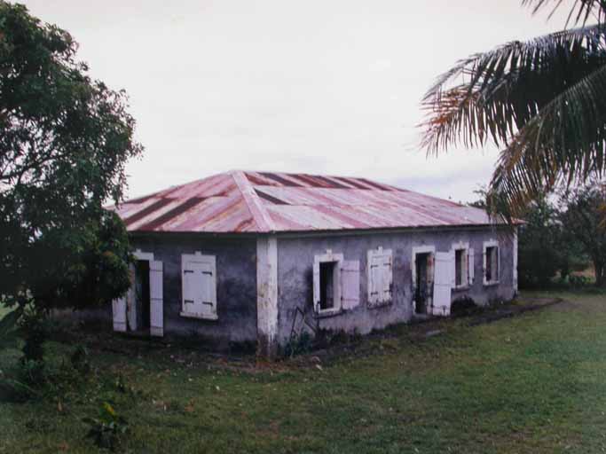 Maison de maître. Vue de trois quarts.