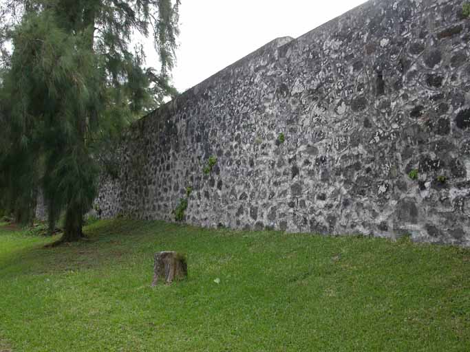 Vue du mur de clôture.