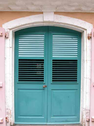 Vue de la porte d'entrée.