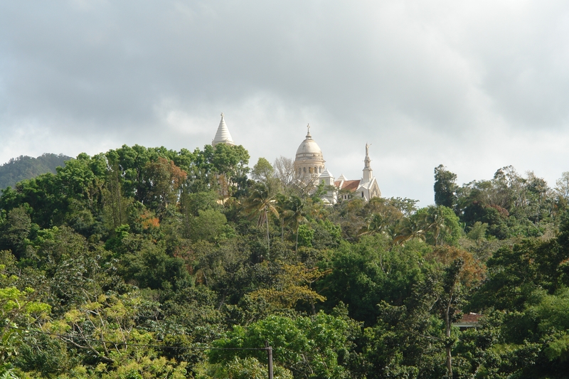 Basilique depuis la route de Balata.